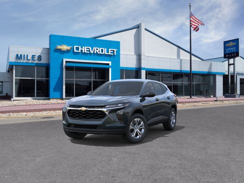 New 2026 Chevrolet Trax LS FWD image 8