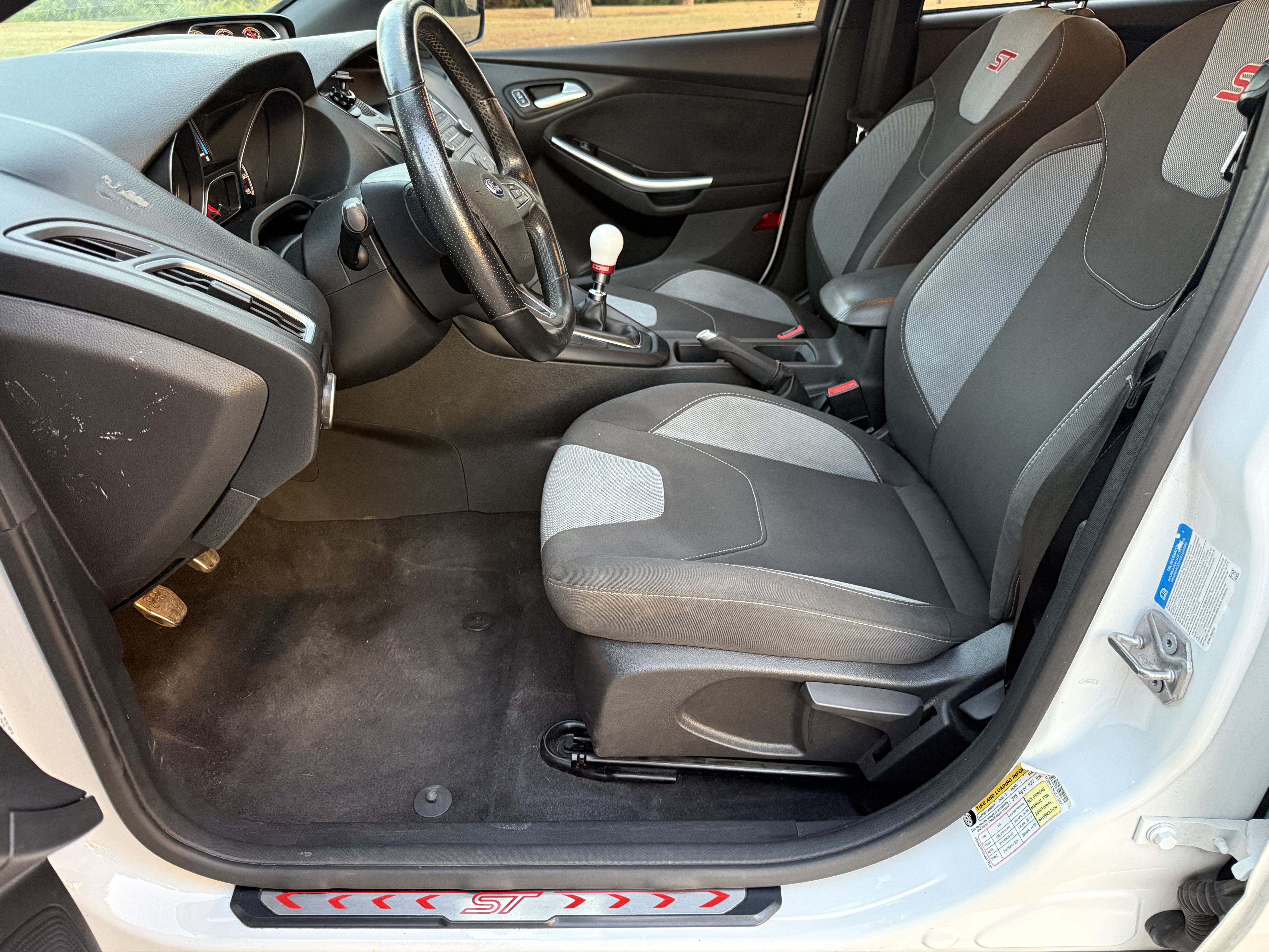 Used 2018 Ford Focus ST FWD image 18