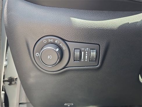 New 2025 Jeep Compass Latitude w/ Altitude Special Edition image 21