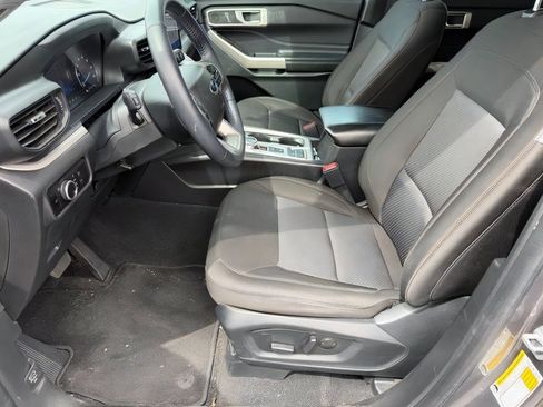 Used 2023 Ford Explorer XLT RWD image 15