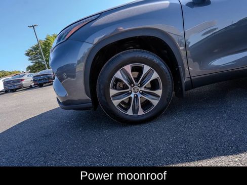 Used 2023 Toyota Highlander XLE image 9