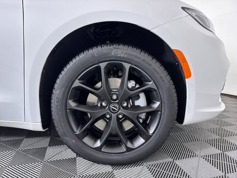 New 2026 Chrysler Pacifica Select w/ S Appearance Package AWD/4WD image 23