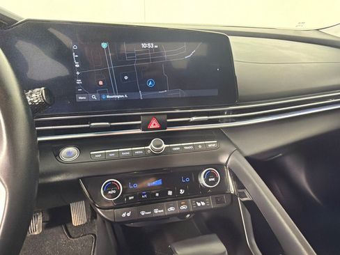 Used 2023 Hyundai Elantra Limited FWD image 16