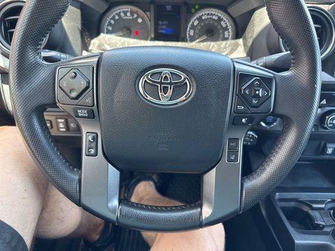 Used 2019 Toyota Tacoma TRD Sport AWD/4WD image 28