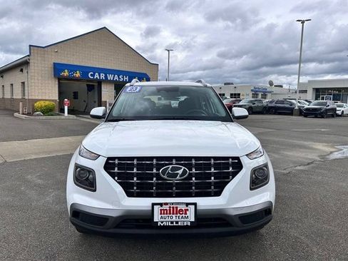 Used 2023 Hyundai Venue SEL w/ Cargo Package FWD image 6