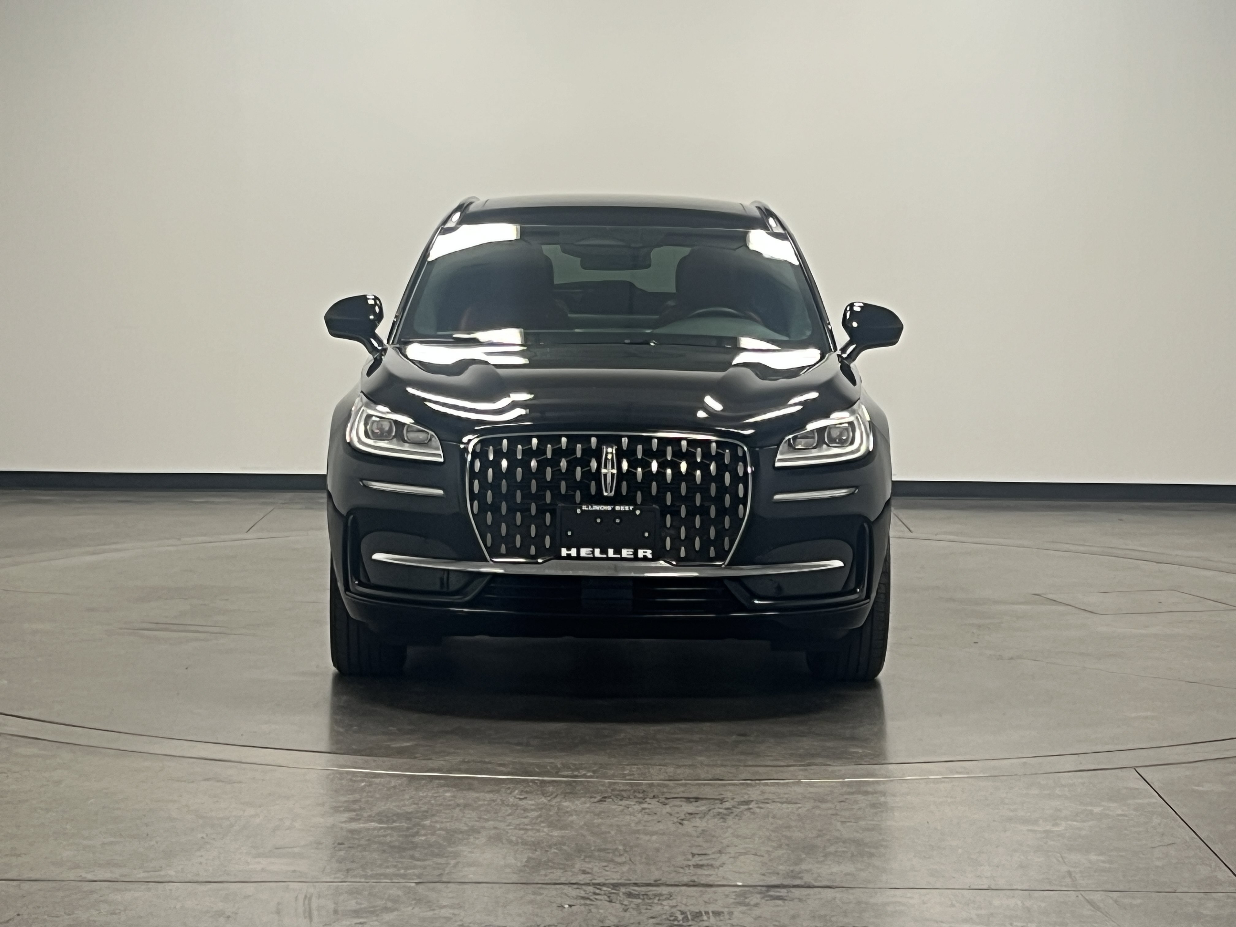 Used 2025 Lincoln Corsair Grand Touring AWD/4WD image 3
