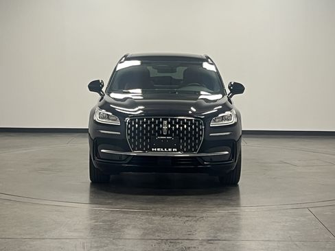 Used 2025 Lincoln Corsair Grand Touring image 3