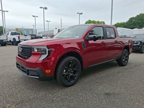 New 2025 Ford Maverick Lariat w/ Black Appearance Package image 3