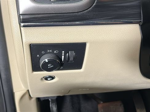 Used 2020 Jeep Grand Cherokee Limited AWD/4WD image 21