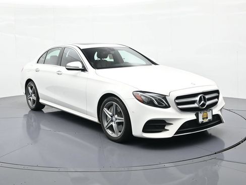 Used 2017 Mercedes-Benz E 300 4MATIC image 4