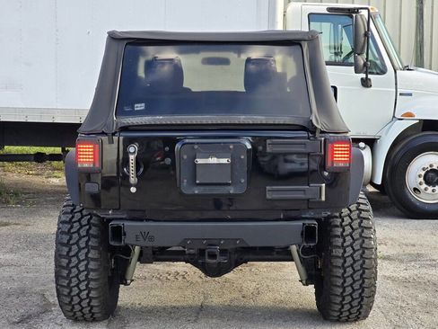 Used 2010 Jeep Wrangler Sahara w/ Dual Top Group AWD/4WD image 9