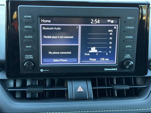 Used 2022 Toyota RAV4 LE image 19