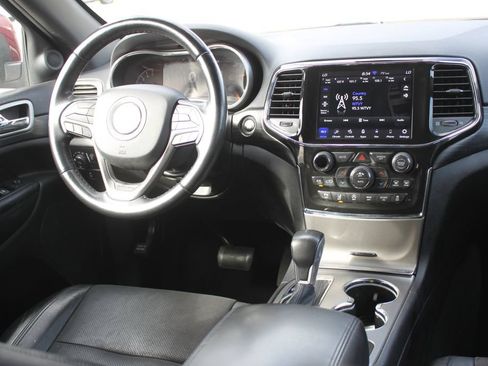 Used 2022 Jeep Grand Cherokee Laredo X RWD image 11