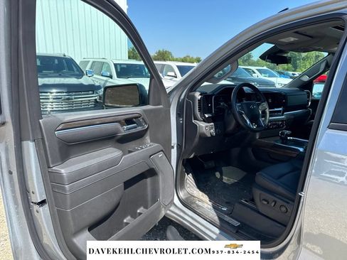 Used 2025 Chevrolet Silverado 1500 LT Trail Boss w/ LT Trail Boss Premium Package AWD/4WD image 9