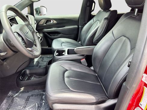 Used 2025 Chrysler Pacifica Select FWD image 21