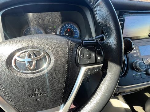 Used 2019 Toyota Sienna XLE FWD image 15