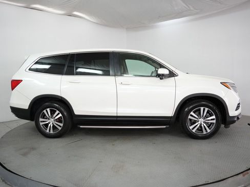 Used 2017 Honda Pilot EX image 5
