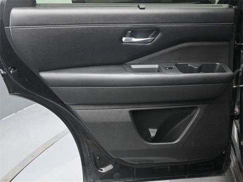 Used 2023 Nissan Pathfinder SL image 13