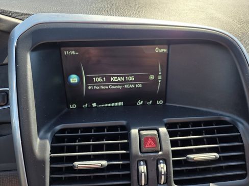 Used 2015 Volvo XC60 T5 Premier w/ Proximity Package image 19