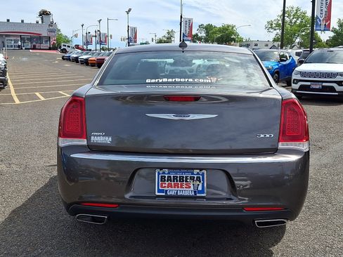 Used 2018 Chrysler 300 Limited w/ Safetytec Plus Group AWD/4WD image 5
