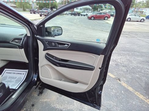Used 2019 Ford Edge Titanium FWD image 5