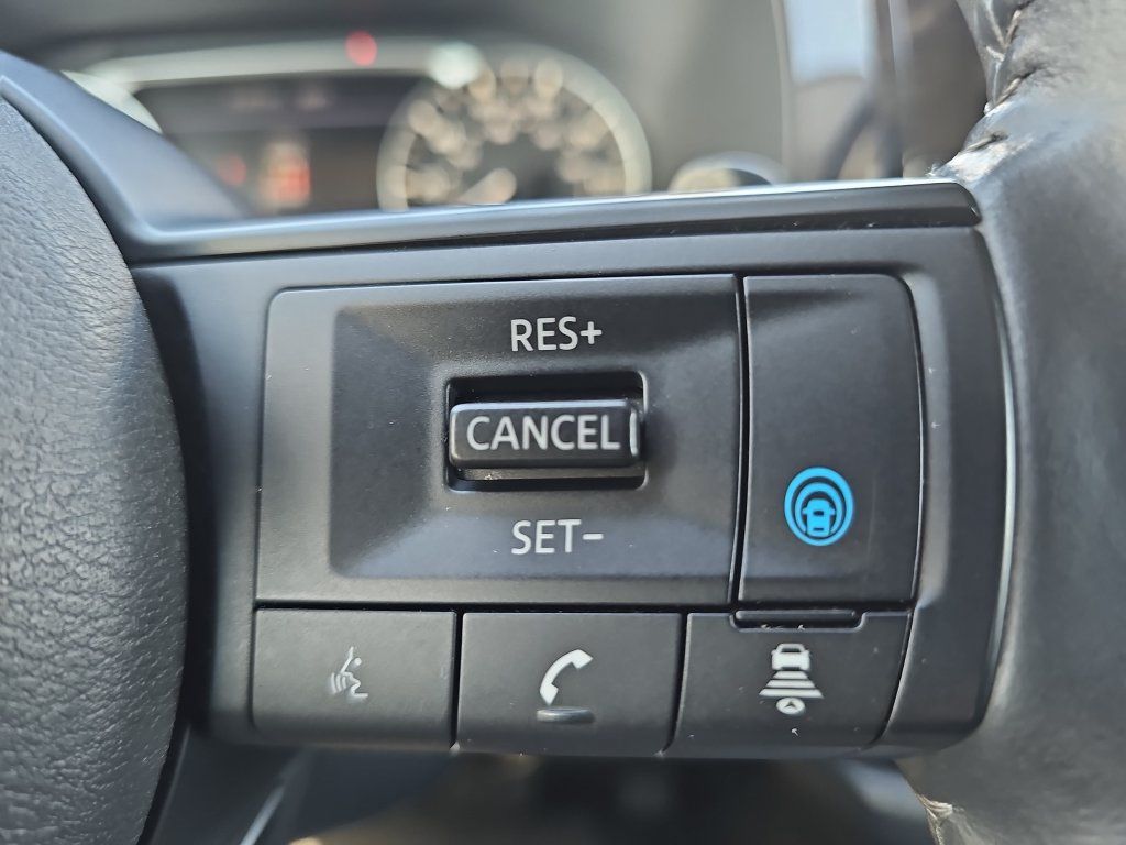 Used 2025 Nissan Pathfinder SV AWD/4WD image 18