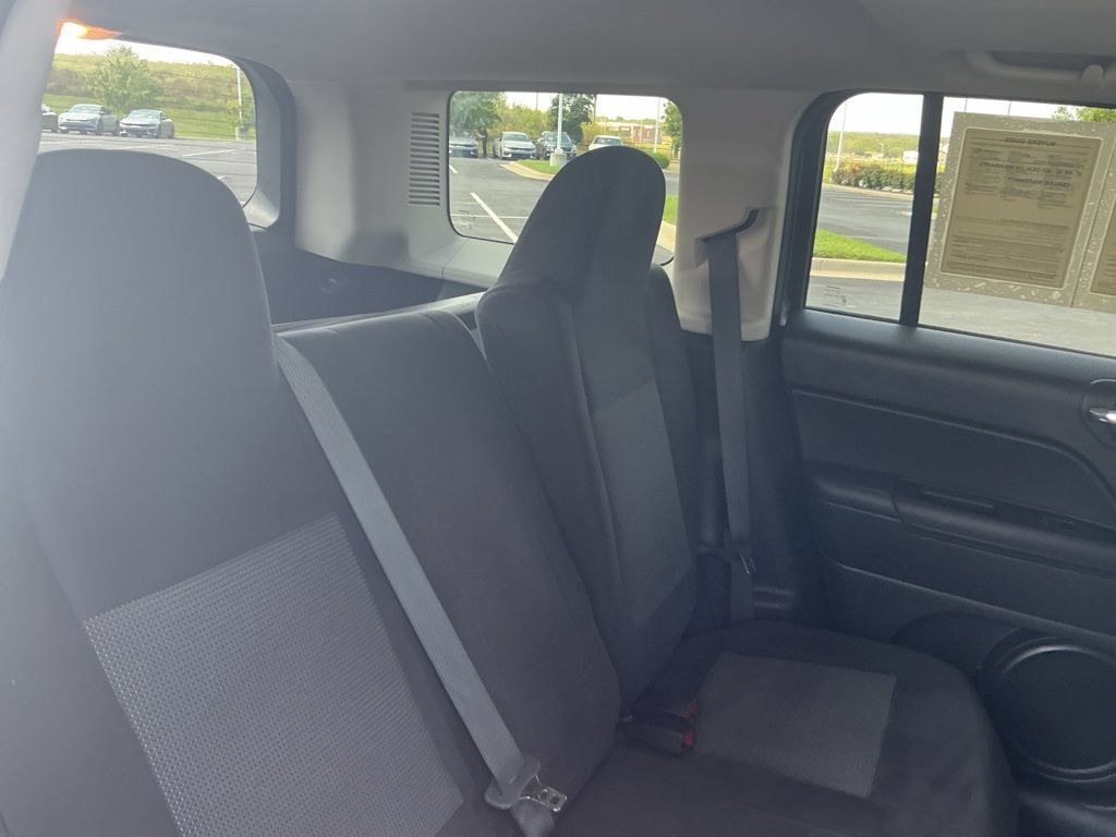 Used 2015 Jeep Patriot Latitude w/ Sun/Sound Group AWD/4WD image 24