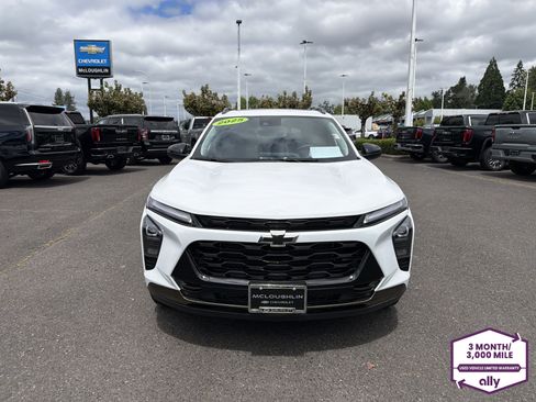 Used 2025 Chevrolet Trax ACTIV w/ Sunroof Package FWD image 8
