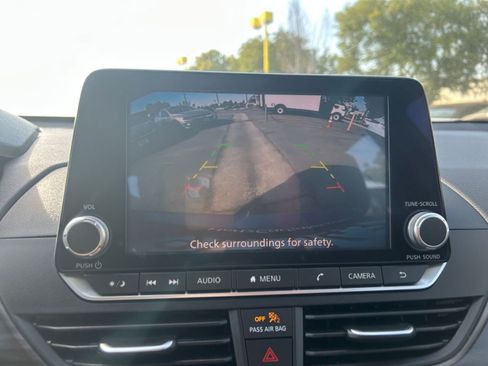 Used 2024 Nissan Altima 2.5 SV image 16