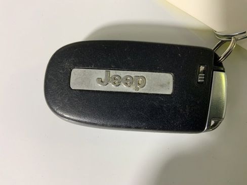 Used 2015 Jeep Grand Cherokee Overland image 36