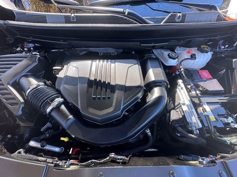 Used 2024 GMC Acadia Denali image 17