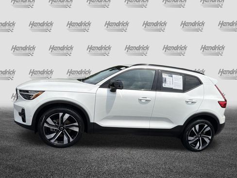 Certified 2025 Volvo XC40 B5 Ultra AWD/4WD image 7