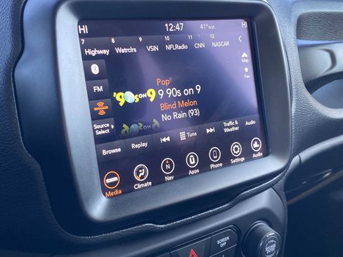 Certified 2022 Jeep Renegade Altitude image 26