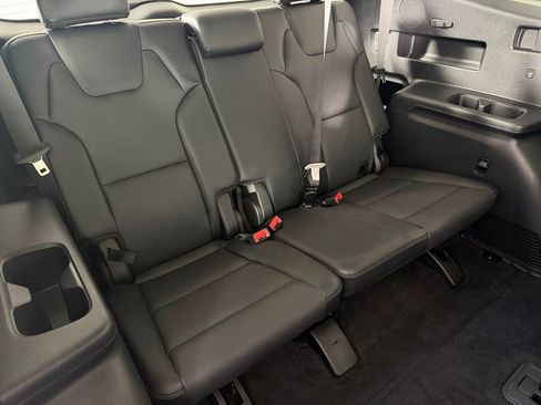 Used 2023 Kia Telluride EX w/ EX Captain's Chair Package FWD image 30
