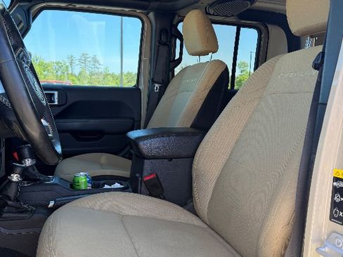 Used 2020 Jeep Gladiator Overland image 3