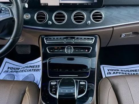 Used 2017 Mercedes-Benz E 300 image 33
