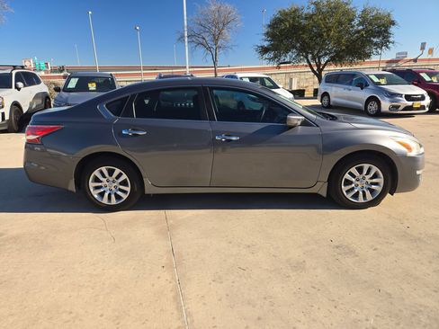 Used 2015 Nissan Altima 2.5 S w/ Power Driver Seat Package image 2