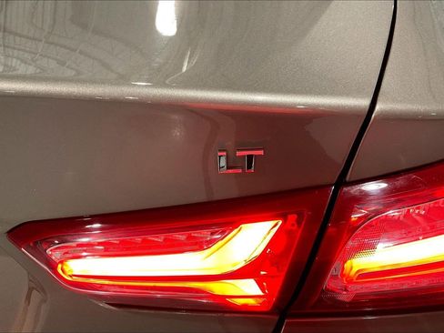 Used 2022 Chevrolet Malibu LT FWD image 23