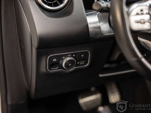 Used 2022 Mercedes-Benz GLB 250 4MATIC image 21