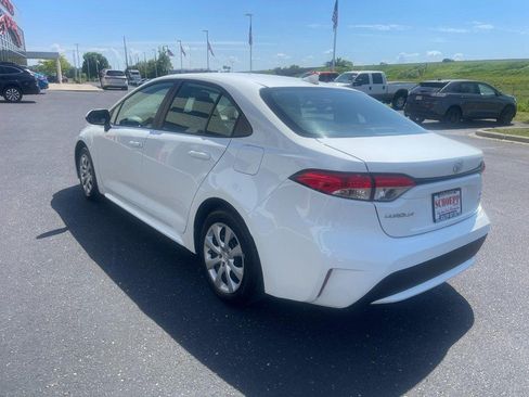 Used 2021 Toyota Corolla LE FWD image 4