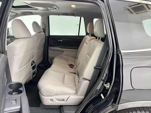 Used 2016 Honda Pilot Touring image 14
