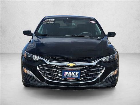 Used 2025 Chevrolet Malibu LT image 2