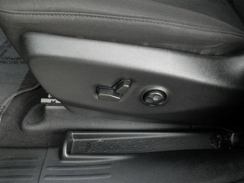 Used 2022 Chrysler Pacifica Touring image 15