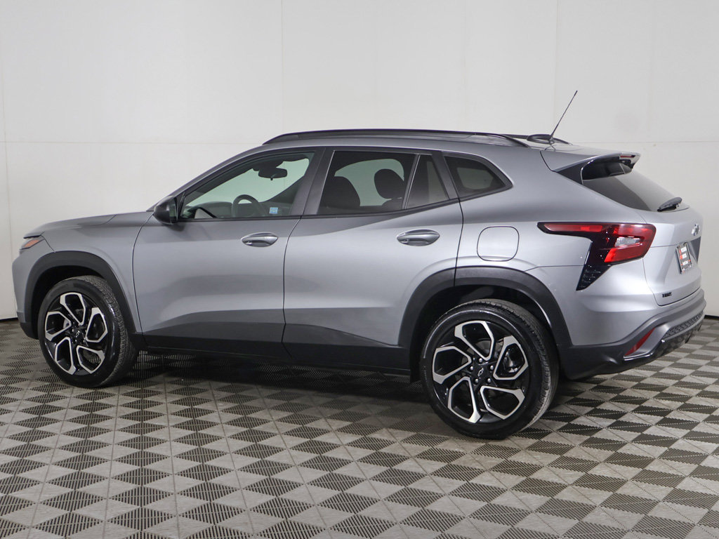 Used 2025 Chevrolet Trax RS FWD image 11