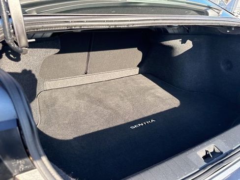 Used 2022 Nissan Sentra SV w/ Lighting Package image 32