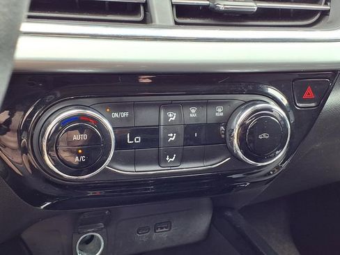 Used 2025 Chevrolet Trax LT image 11