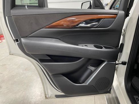 Used 2015 Cadillac Escalade Luxury AWD/4WD image 17