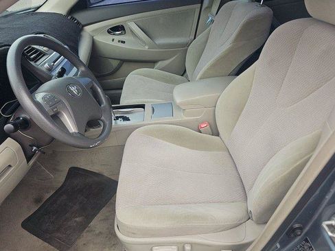 Used 2010 Toyota Camry SE FWD image 7