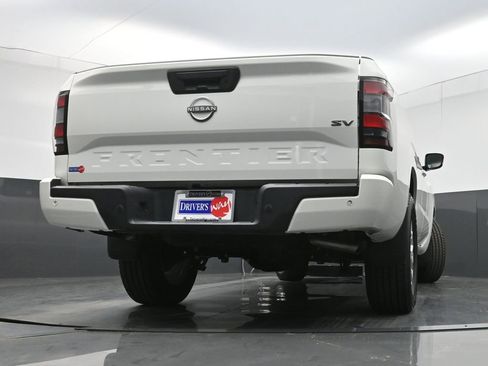 Used 2022 Nissan Frontier SV w/ Technology Package image 4