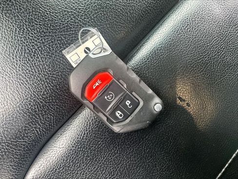 Used 2021 Jeep Wrangler Unlimited Sahara w/ Uconnect 4C Nav & Sound Group AWD/4WD image 11